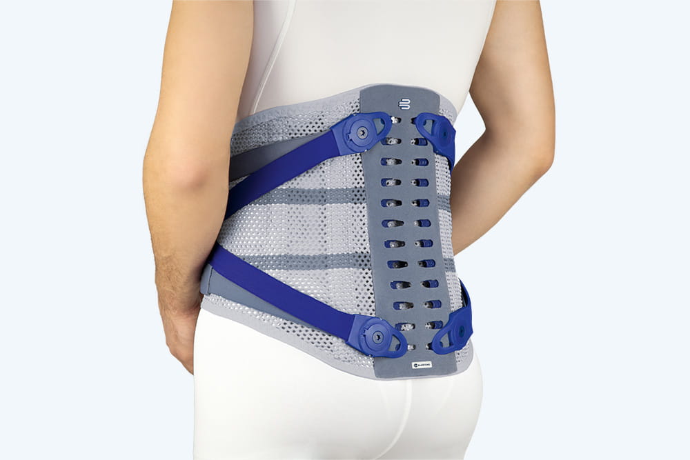 Rear view of a back support orthosis from the manufacturer Bauerfeind in the colours light grey, dark grey and blue.